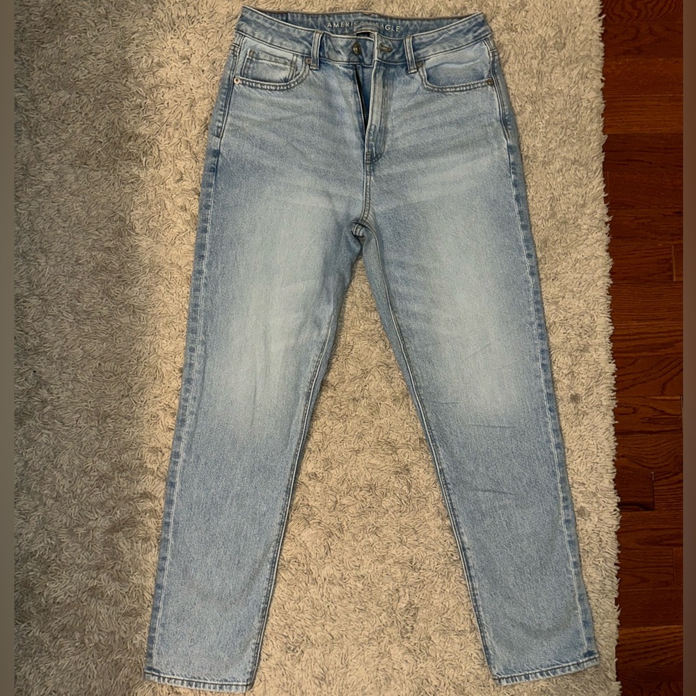 American Eagle AE Strigid Mom Jean.